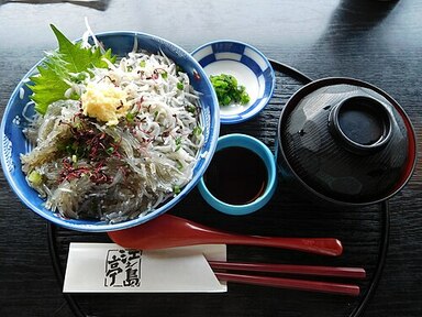 しらす丼の画像