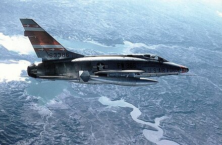 F-100の画像